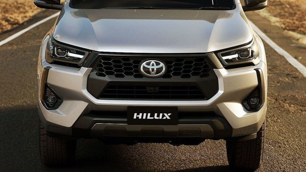 Efsane pick-up geri dönüyor: Yeni Toyota Hilux tanıtım için gün sayıyor