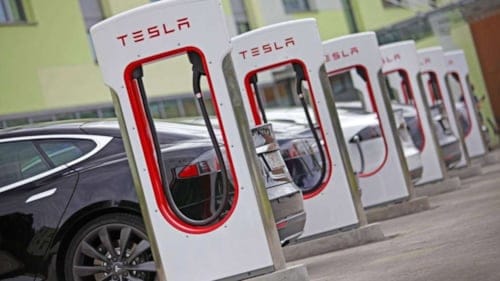 Tesla süper şarj istasyonları artık Google Haritalar’da canlı takip edilebiliyor