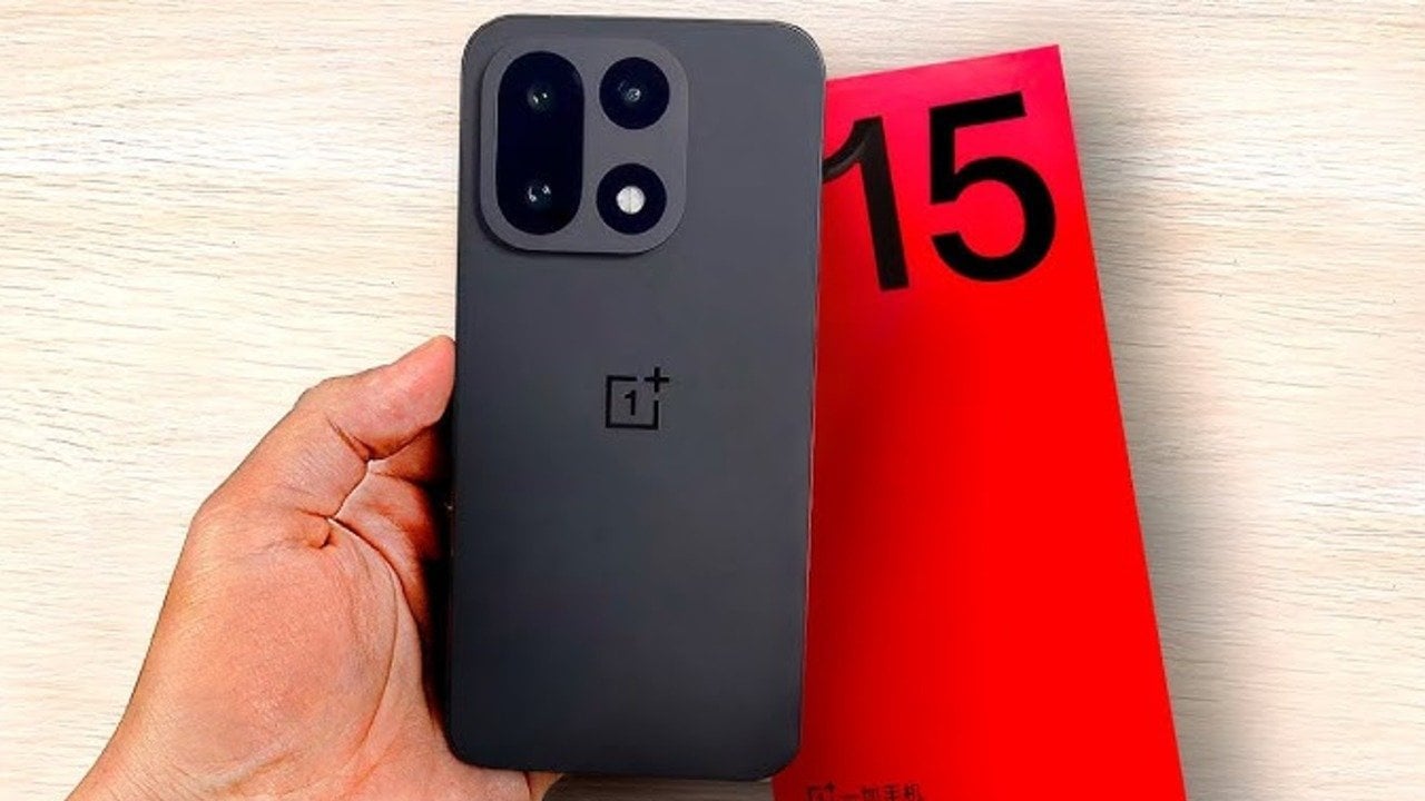 OnePlus 15 için ilk güncelleme yayınlandı