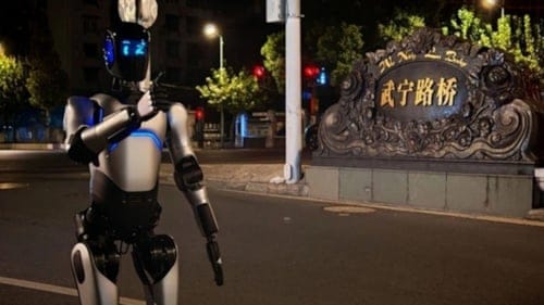 Çinli robot AgiBot A2, dünya rekoru kırarak 106,2 km yürüdü