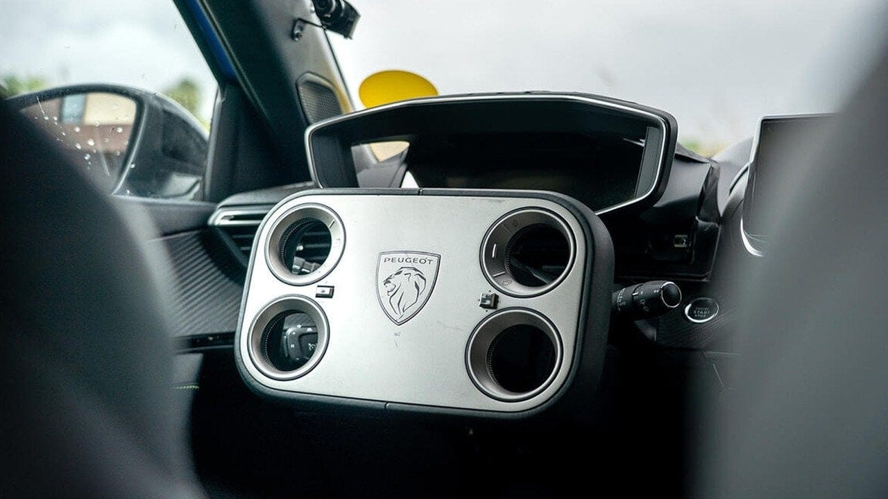 Peugeot’tan radikal adım: Yeni direksiyon tasarımında seri üretim hazırlığı!