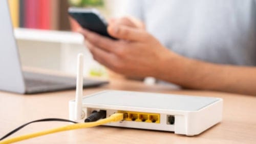 Modemin yanından kaldırın: Bu cihazlar internet hızını düşürüyor!