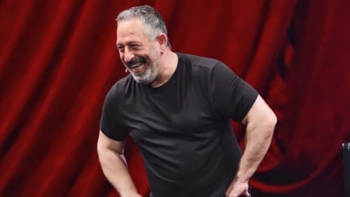 Cem Yılmaz'ın son gösterisi 'CMXXIV' yılbaşı gecesi Netflix'te!