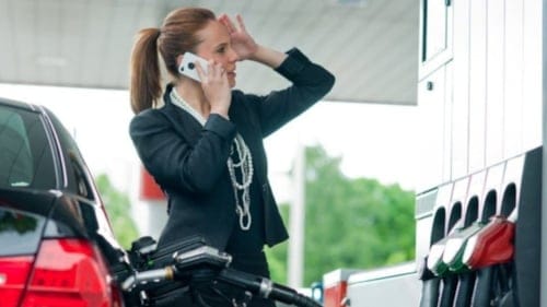 Benzin istasyonlarında cep telefonu kullanmak gerçekten patlamaya neden olur mu?
