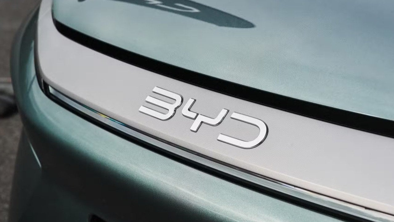 BYD yeni elektrikli şarj cihazını görücüye çıkardı: 5 dakikada 400 km menzil sunuyor!