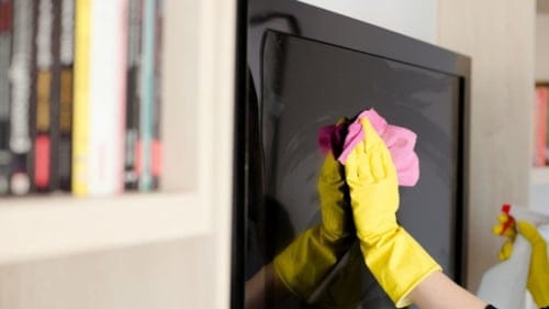 Televizyonunuzu yanlış temizliyor olabilirsiniz: İşte dikkat etmeniz gereken altın kurallar