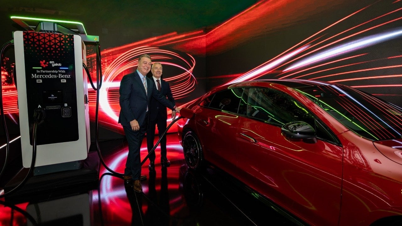Mercedes ve En Yakıt el sıkıştı: Yüksek hızlı şarj ağı kuruluyor!