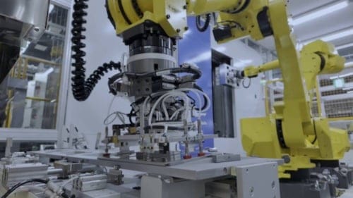 Samsung'un telefon fabrikalarında robotik kollar göreve başladı