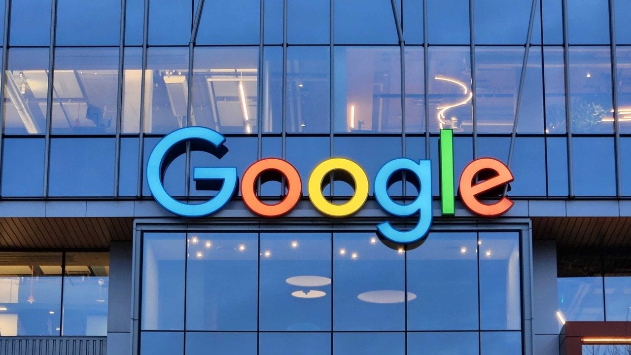 Google'a "çocukları manipüle etme" suçlaması