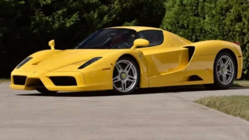 Açık artırmaya çıkmıştı: Bin 50 kilometredeki Ferrari Enzo satıldı!