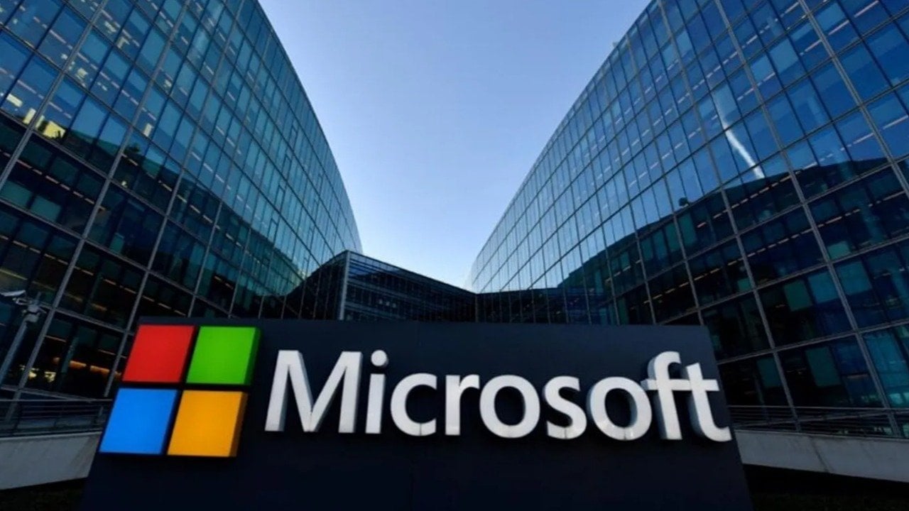 Microsoft bir günde 357 milyar dolar değer kaybetti