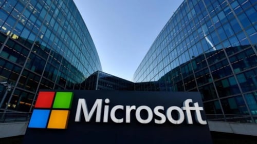 Microsoft bir günde 357 milyar dolar değer kaybetti
