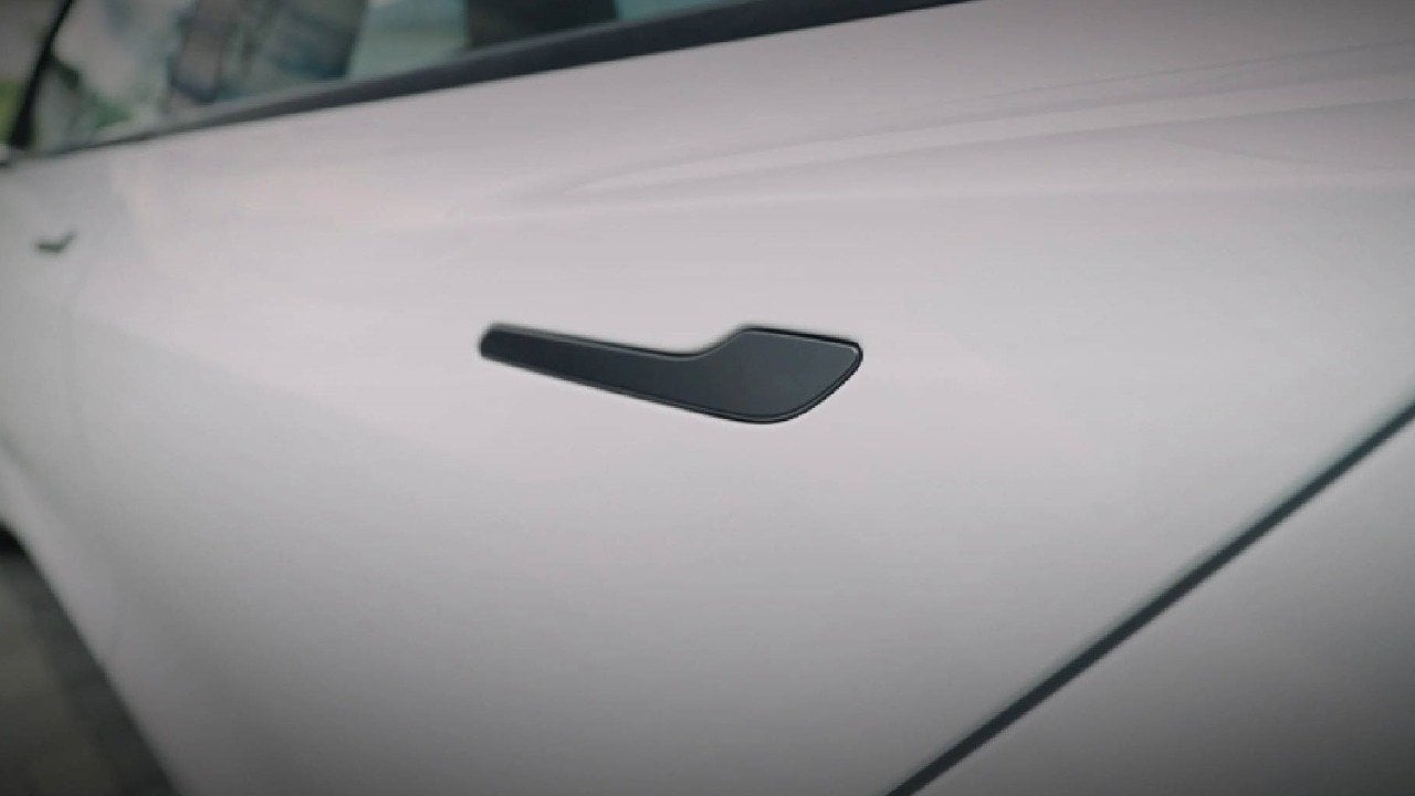 Çin'den tarihi karar! Otomobillerdeki gizli kapı kolları artık kullanılamayacak