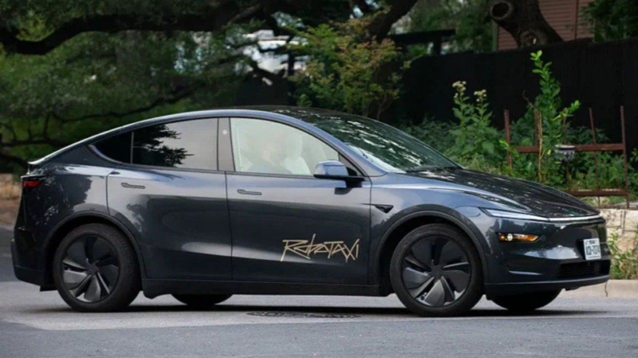 Tesla, tam otonom robotaksileri gerçek trafikte test ediyor