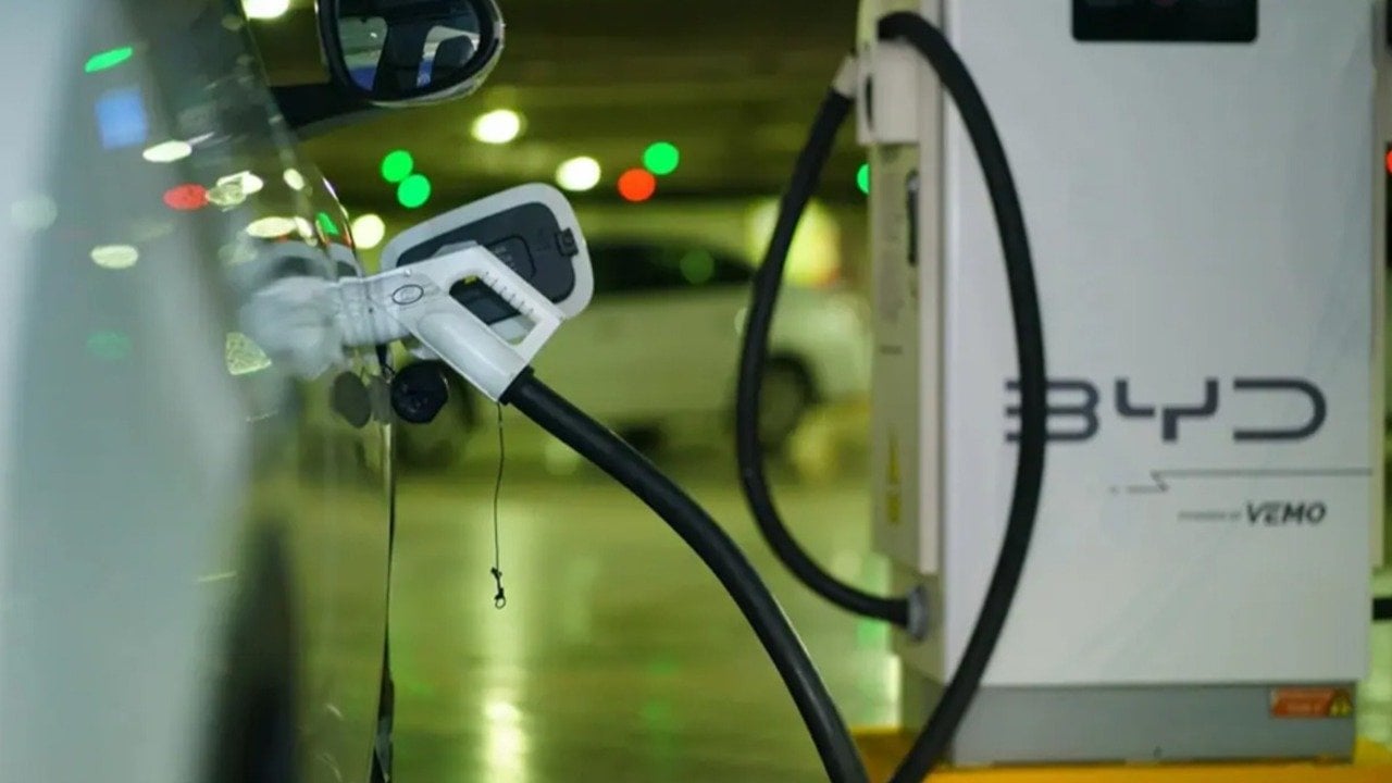 BYD şarj ünitelerini yeniliyor: Ultra hız şarj ünitelerinde güç 1200 kW’a çıkıyor!