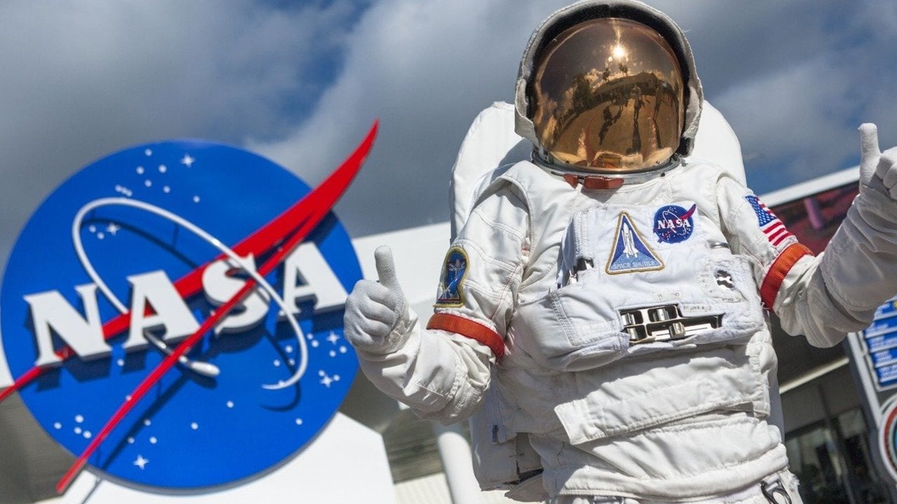 NASA'dan yeni karar! Astronotlar uzaya akıllı telefon götürebilecek