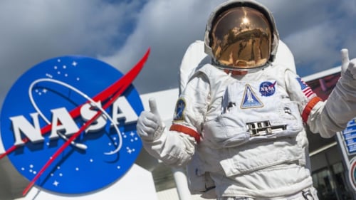 NASA'dan yeni karar! Astronotlar uzaya akıllı telefon götürebilecek