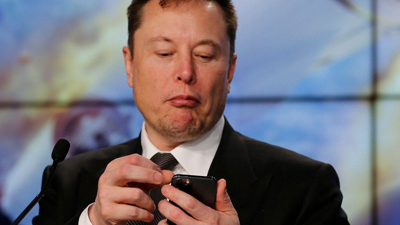 Elon Musk, SpaceX'in akıllı telefon geliştirdiği iddiasını yalanladı