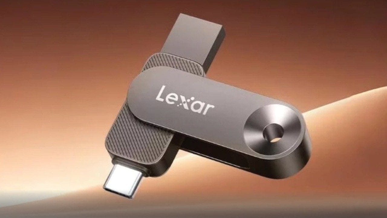 Lexar JumpDrive D500 çift taraflı USB sürücü resmen tanıtıldı