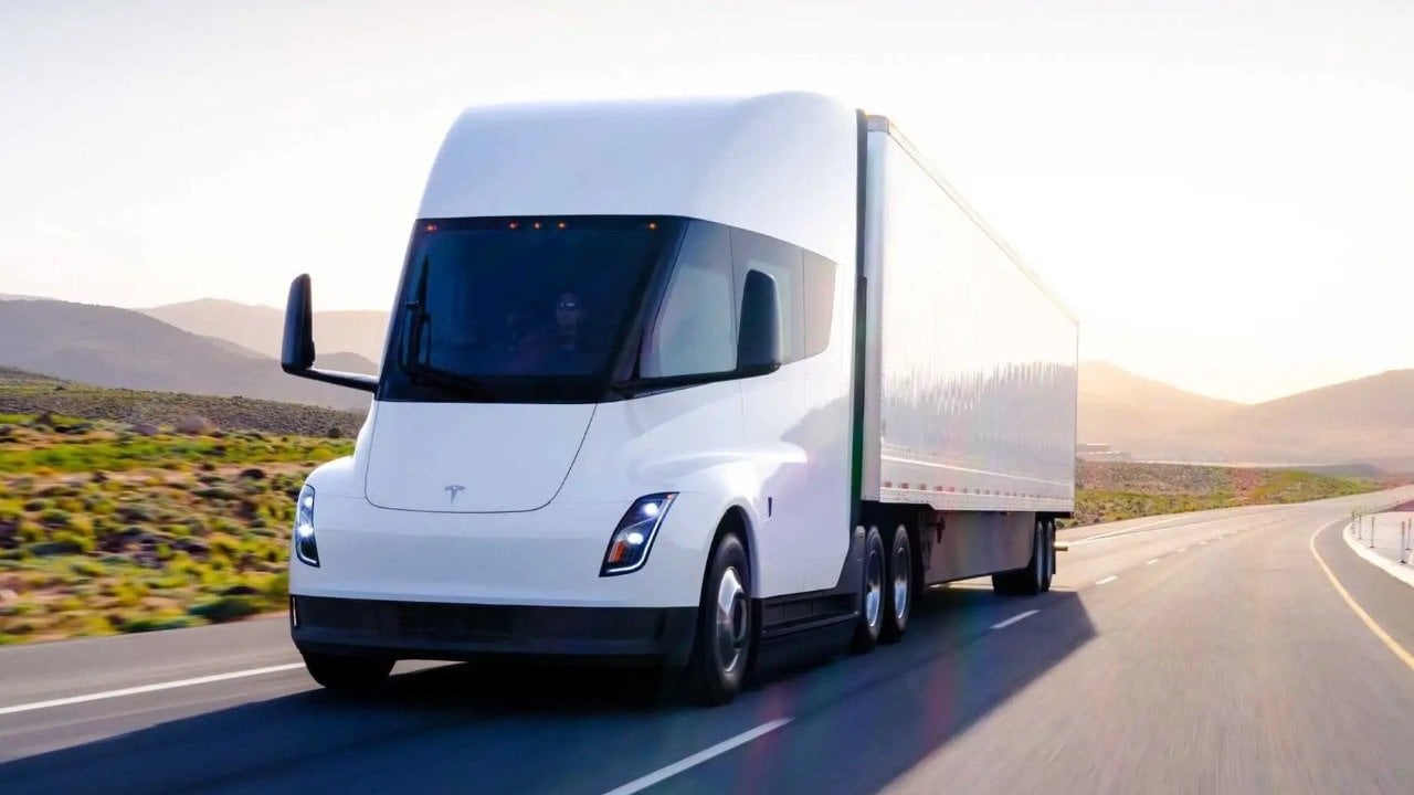 Tesla Semi tırları seri üretime giriyor! İşte fiyat beklentisi...