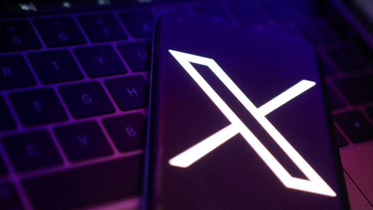 X, İranlı bazı yetkililerin mavi doğrulama rozetlerini kaldırdı