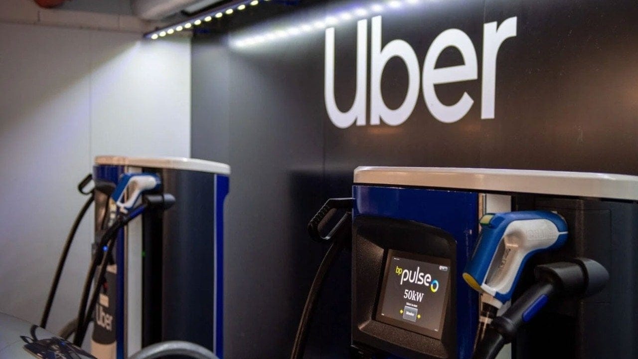 Uber’den robotaksi hamlesi: 100 milyon dolarlık şarj yatırımı