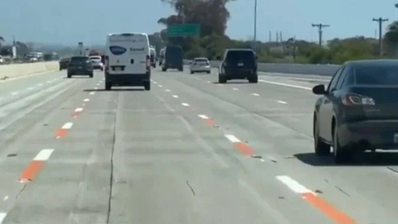 California’da otoyollarda yeni dönem: Beyaz ve sarı şeritlerin yerini turuncu alıyor