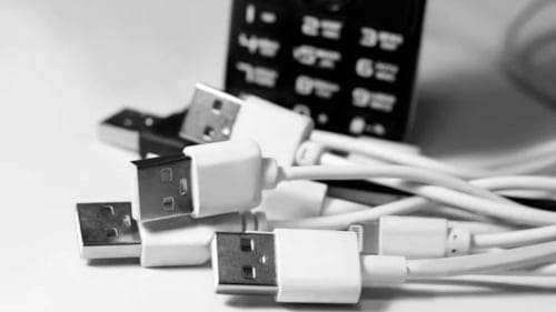 Eski telefonların şarj kablolarını sakın çöpe atmayın: İşte 4 akıllı kullanım alanı