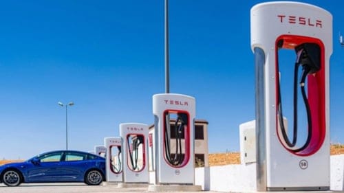 Tesla şarj ağını genişletiyor: Uşak’ta yeni Supercharger istasyonu açıldı!