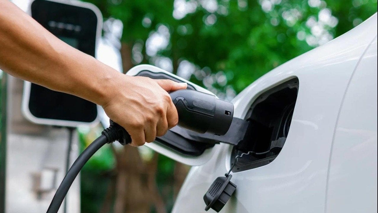 Araç sahipleri dikkat: Elektrikli araç şarjında yeni kurallar belli oldu!