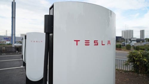 Tesla’dan şarj altyapısında devrim: Katlanabilir V4 Supercharger dönemi başladı