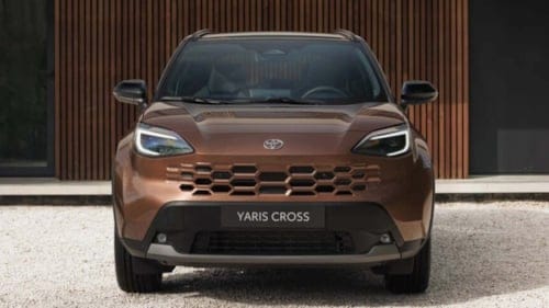 Toyota Yaris Cross yenilendi: Resmi olarak sahneye çıktı