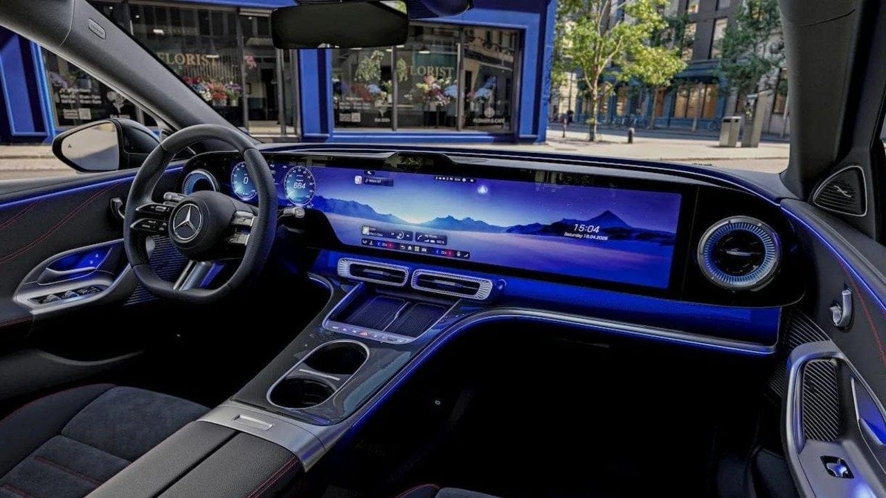 Mercedes’ten elektrikli C-Serisi atağı: 39 inçlik dev ekranlı kabin ortaya çıktı