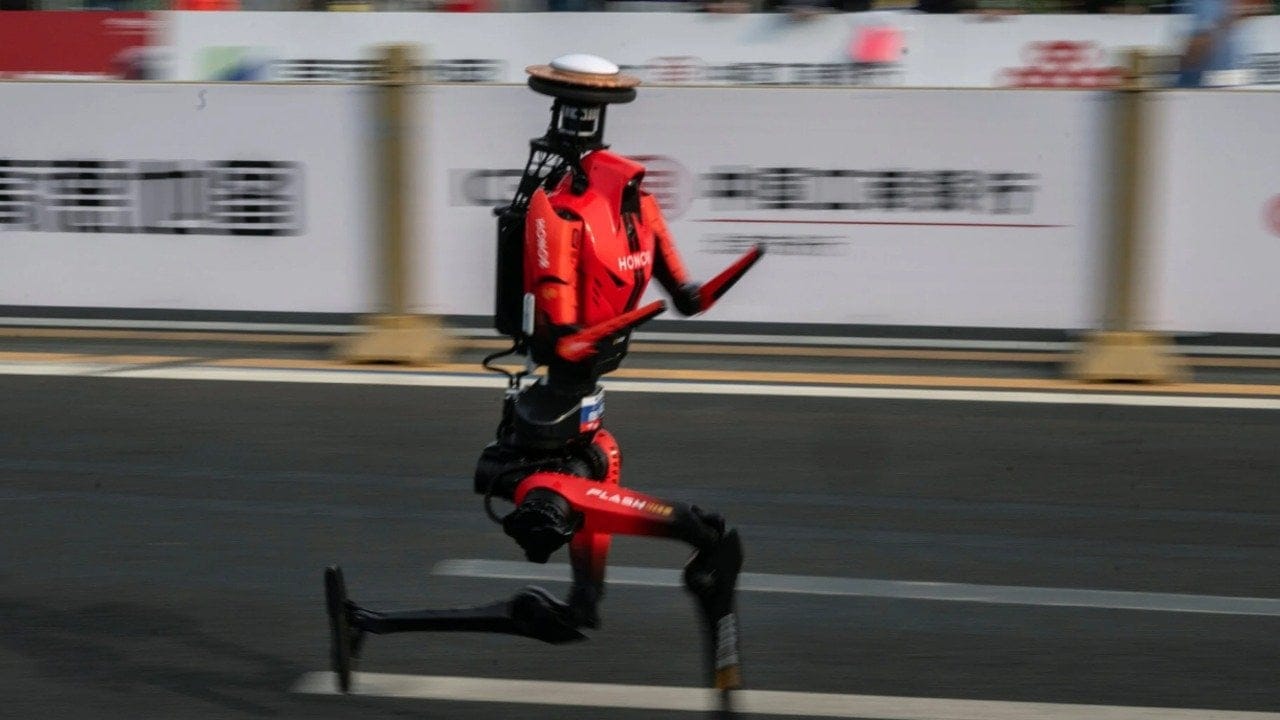 Pekin'de robot yarışı: Honor'un Lightning'i birinci oldu