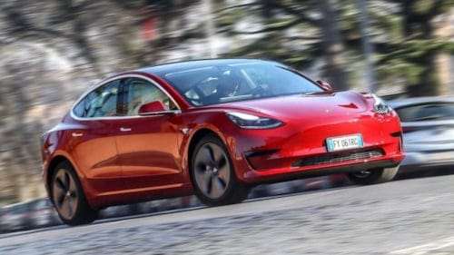 Tesla'dan otonom sürüşte geri adım! HW3 sınırı netleşti