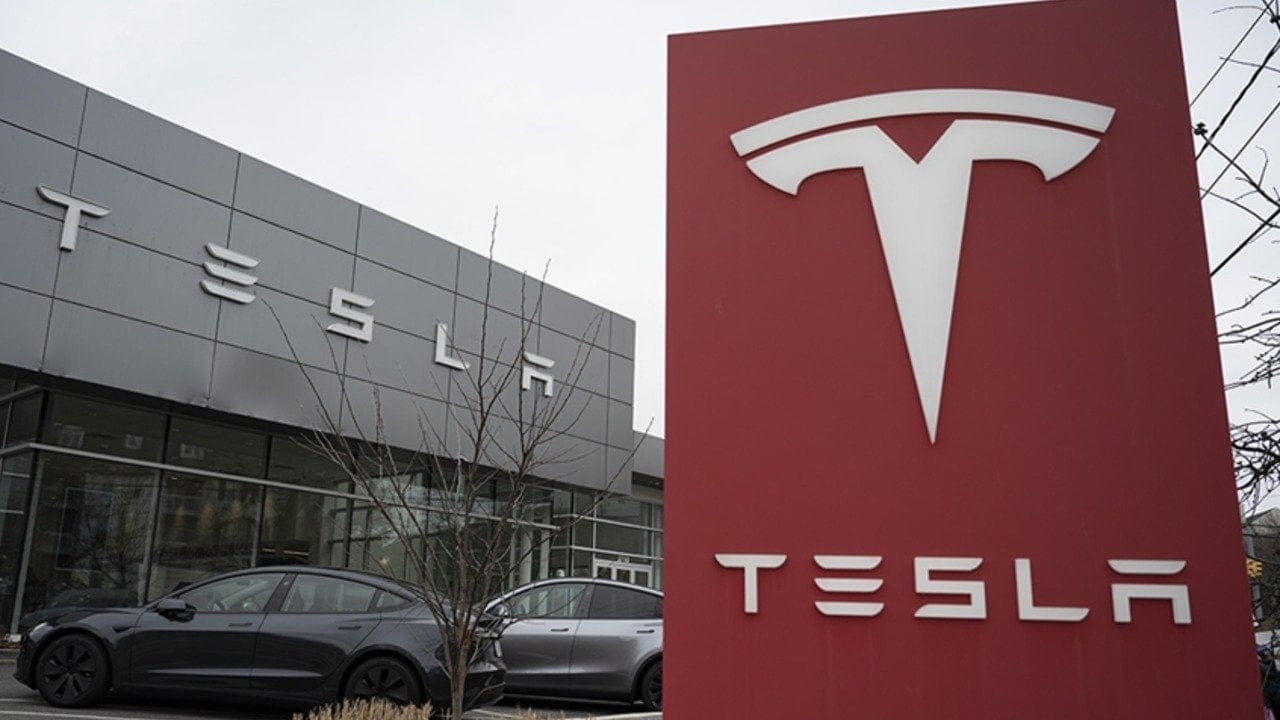 Tesla’dan çapıcı hamle: Elon Musk için dev maaş paketi!