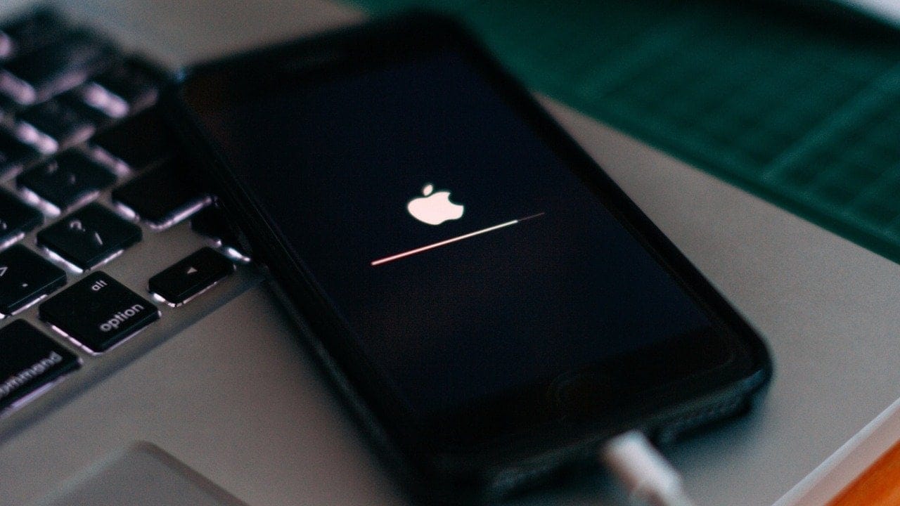 iOS 26.4.2’de garip hata: Silinen uygulamalar geri geliyor