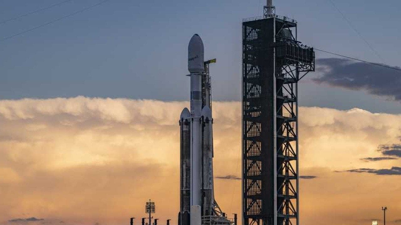 Falcon Heavy görevi hava engeline takıldı! Fırlatma ertelendi