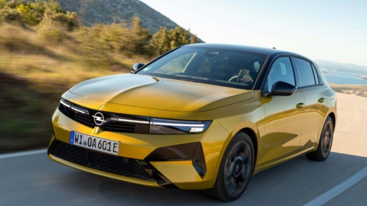 Yenilenen Opel Astra Türkiye'de satışa çıktı! İşte fiyatı...