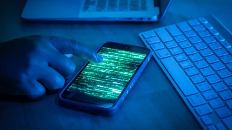 Herkes bu yanlışı yapıyor: İşte akıllı telefonunuzu asla koymamanız gereken 4 yer