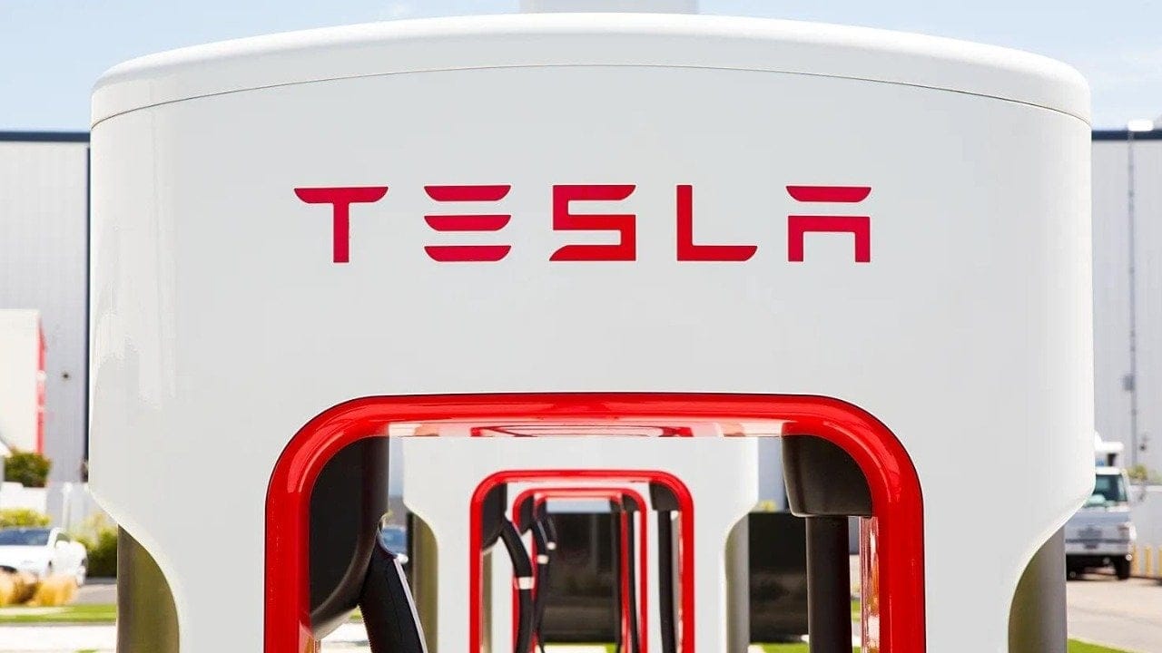 Tesla’dan şarj istasyonlarında kavga bitirecek sistem! Sanal sıra dönemi başladı