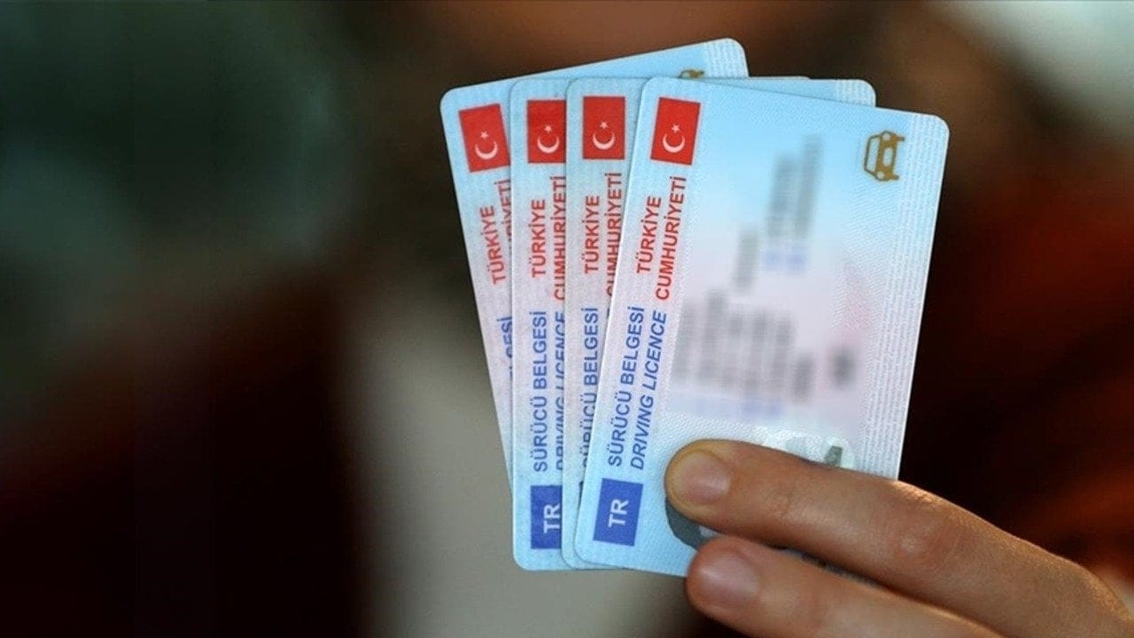 Ehliyetlerde yeni dönem hazırlığı: Yaşla birlikte yenileme süreleri kısalıyor