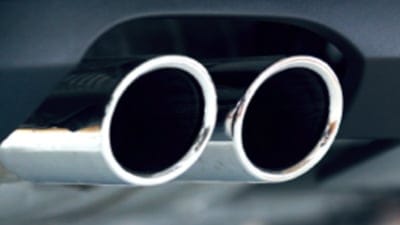 Bazı otomobillerde neden çift egzoz çıkışı bulunuyor? Meğer sadece görüntü için yapılmıyormuş