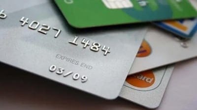 Kredi kartlarının köşeleri neden yuvarlak? Yıllardır cebimizde taşıyoruz ama sebebini çoğu kişi bilmiyor