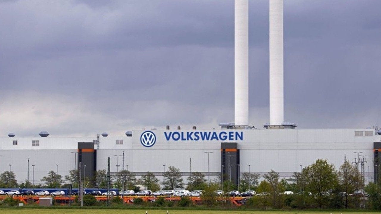 Volkswagen'ın uygun fiyatlı elektrikli otomobilleri üretim bandına çıktı
