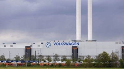 Volkswagen'ın uygun fiyatlı elektrikli otomobilleri üretim bandına çıktı