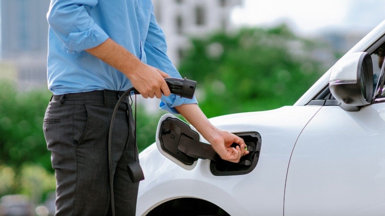 Elektrikli otomobillerde yeni dönem! Çin’den menzil uzatıcı teknolojisine sıkı kurallar