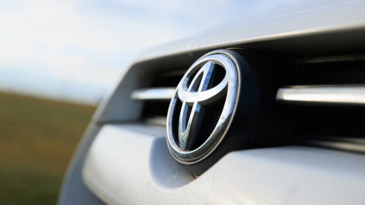 Toyota’dan elektrikli otomobiller için şaşırtan yenilik! Yanlış vites yapan araç ‘stop edecek’