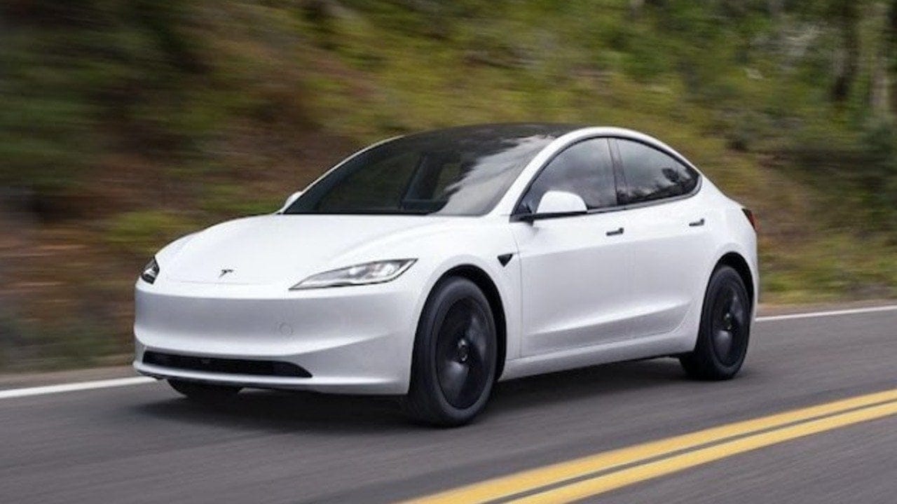 Tesla'nın otonom sürüş sistemi Avrupa'da bir engeli daha aştı! O ülkeden onay çıktı