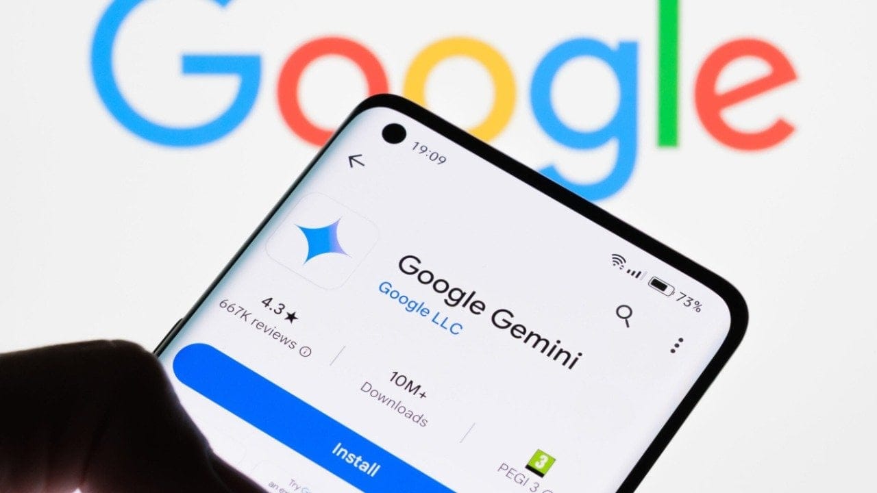 Google Gemini, Gemini Live hizmetine bellek erişimi desteği ekledi. Yeni özellik sayesinde yapay zekâ, geçmiş sohbetleri ve bağlantılı uygulamalardaki verileri kullanarak daha kişiselleştirilmiş ve bağlama uygun yanıtlar verebilecek